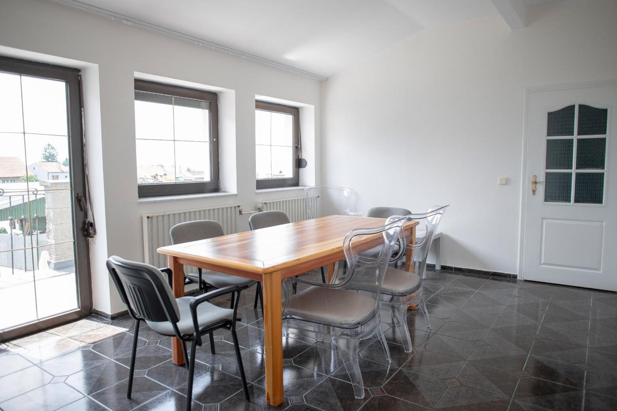 Amenity Apartmany Perna Luaran gambar
