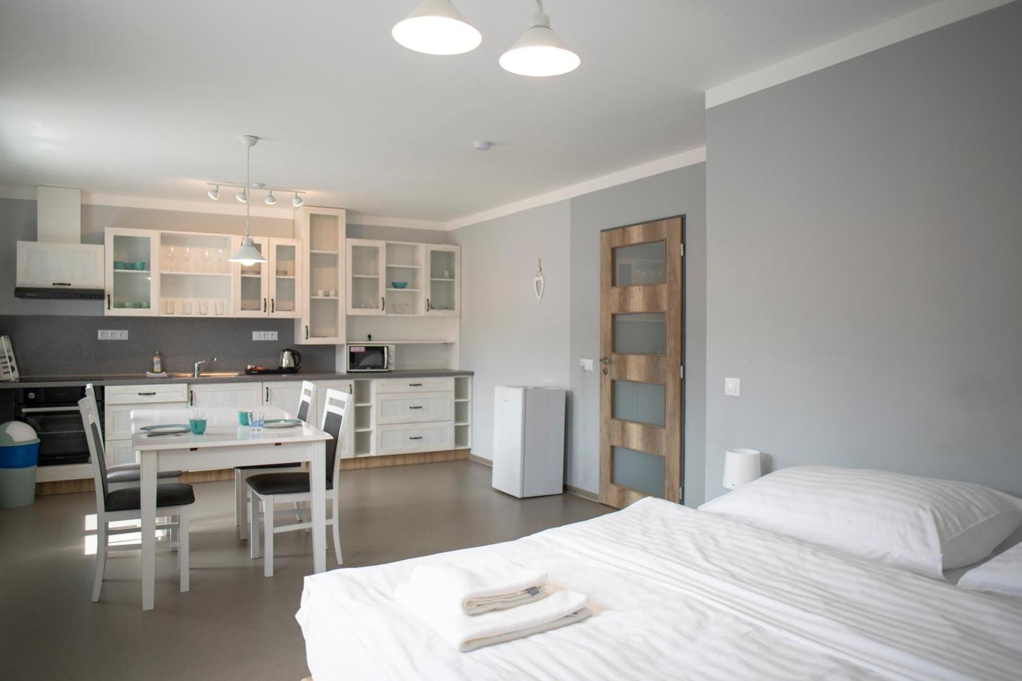 Amenity Apartmany Perna Luaran gambar