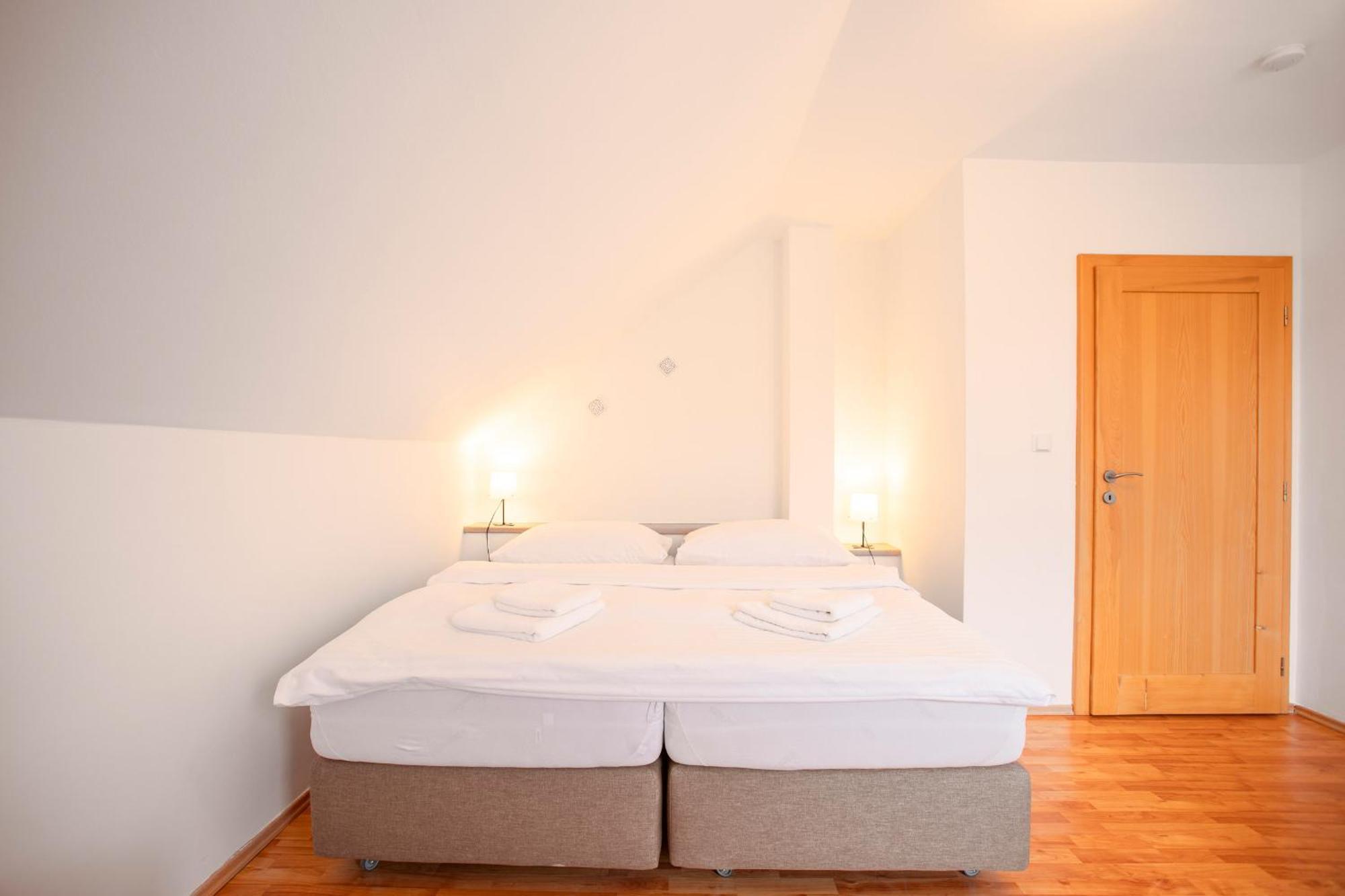 Amenity Apartmany Perna Luaran gambar